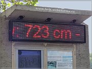 723